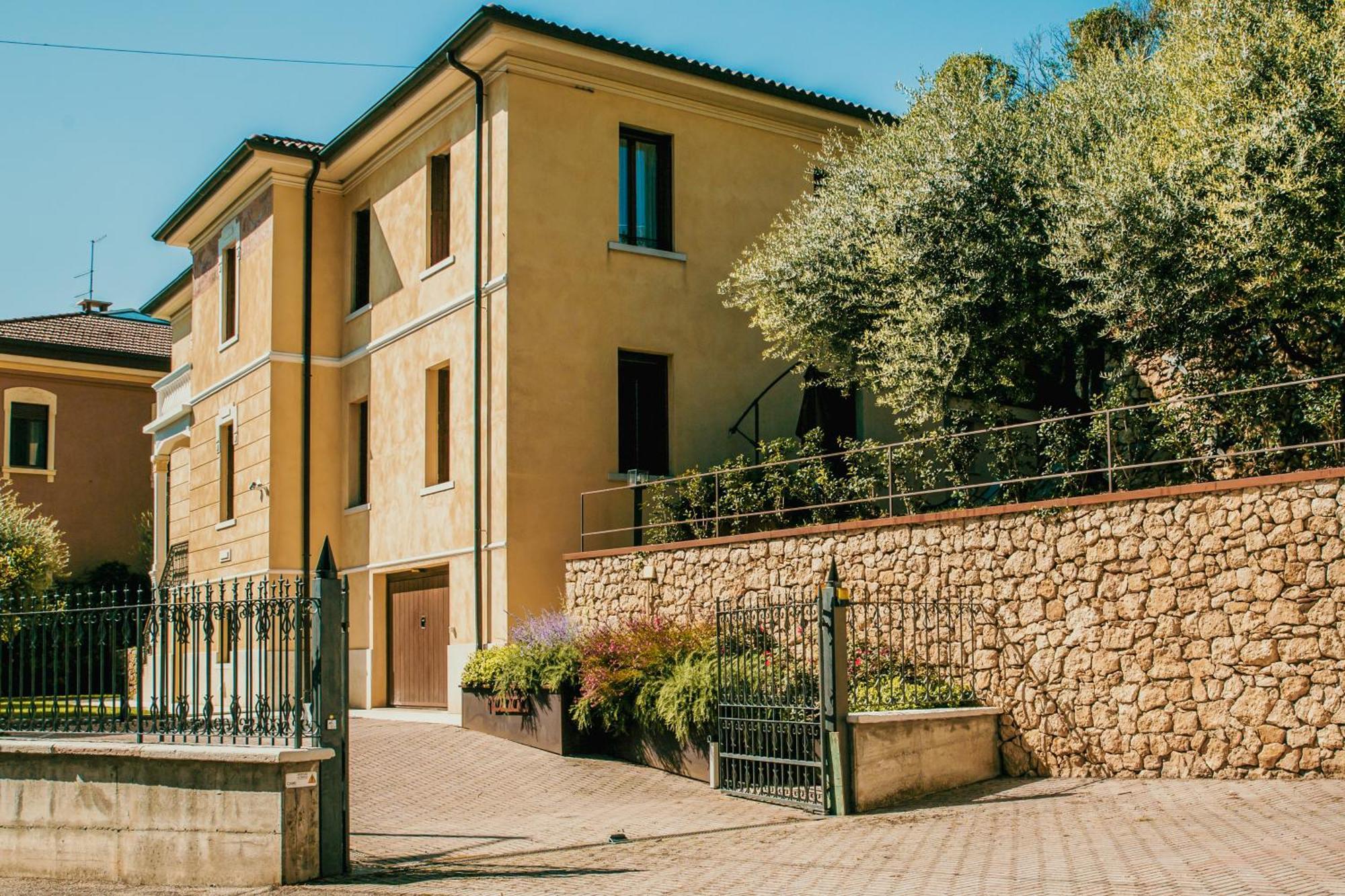 Naboo Verona Luxury Suites Exteriör bild